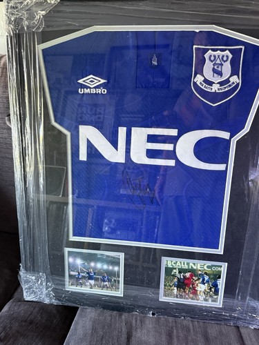 Duncan ferguson signed - signed, everton